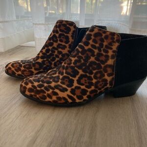 GH Bass leather ankle boots booties leopard animal print size 7